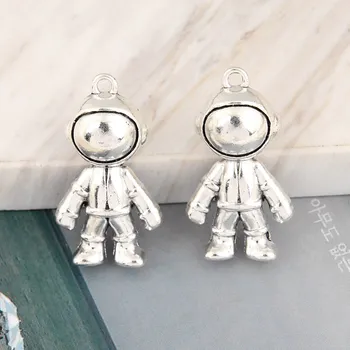 2 buc Culoare Argintie Astronaut sau Cosmonaut Farmece Cosmonaut Spațiu Robot Pandantiv Pentru DIY Bijuterii lucrate Manual Face Dotari 32x18mm