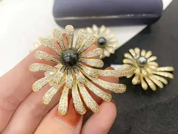 Alb Negru shell pearl placat cu aur cu Cubic Zirconia micro pave brosa floare